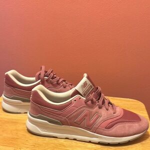 New Balance Women's Rose Sneakers